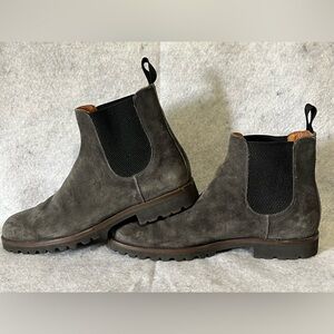 Frye Edwin Chelsea Pull on charcoal gray suede ankle boots~size:11 1/2D~